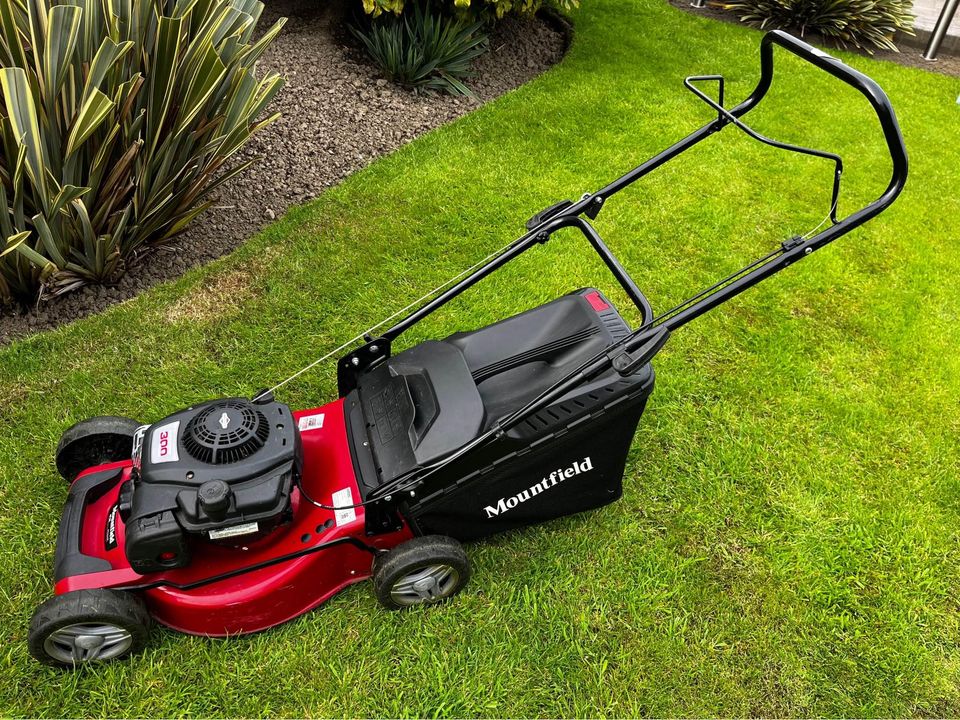 Mountfield lawn mower with manual drive, model HP185, red and grey, item 2L0481043/MC